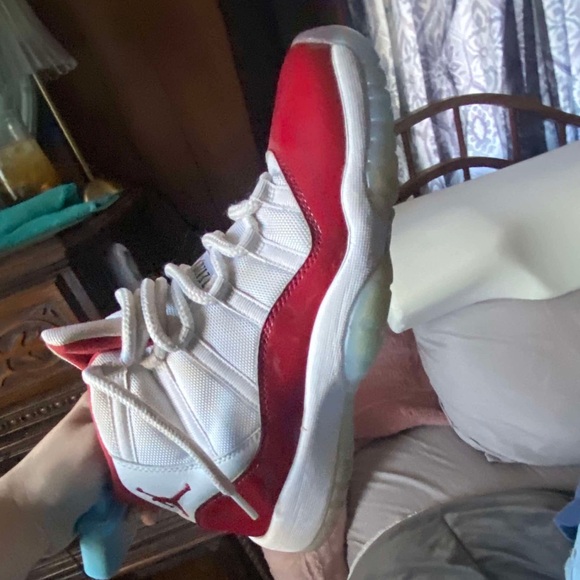 JORDAN RETRO CHERRY 11s - Picture 1 of 4